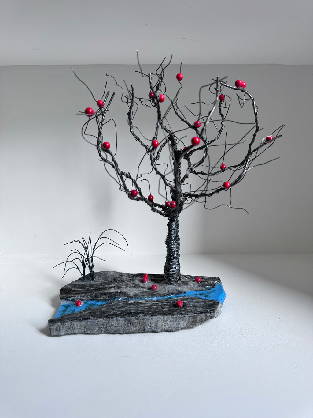 Le Pommier Rouge et son Ruisseau