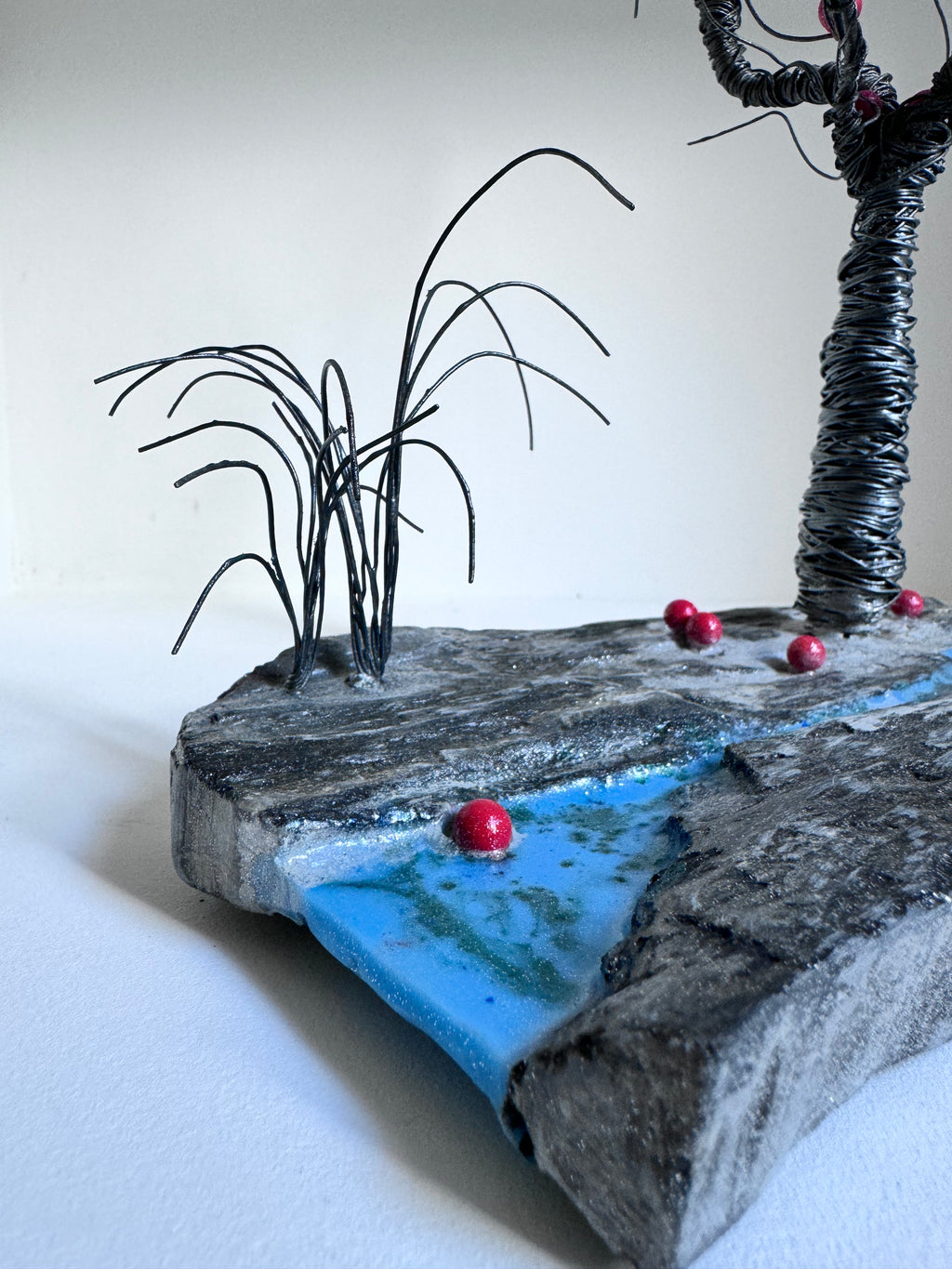 Le Pommier Rouge et son Ruisseau