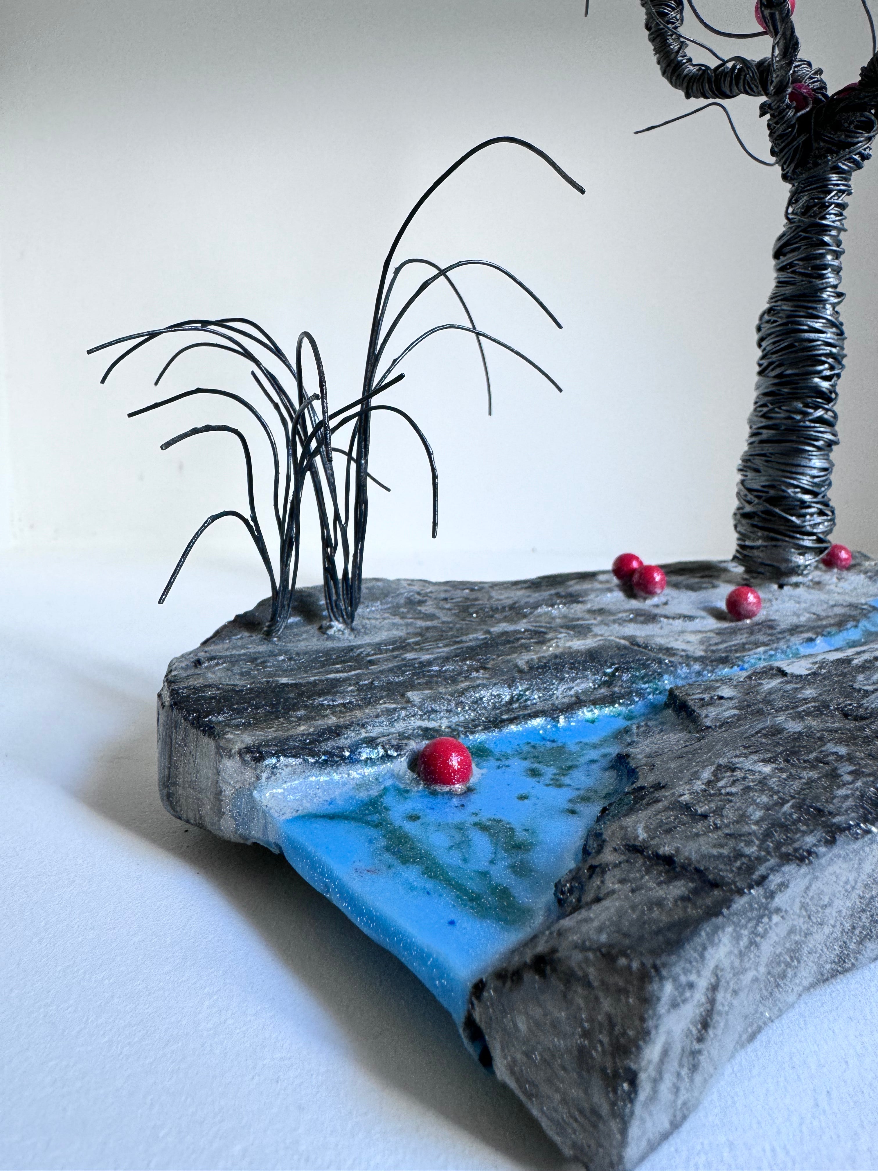 Le Pommier Rouge et son Ruisseau