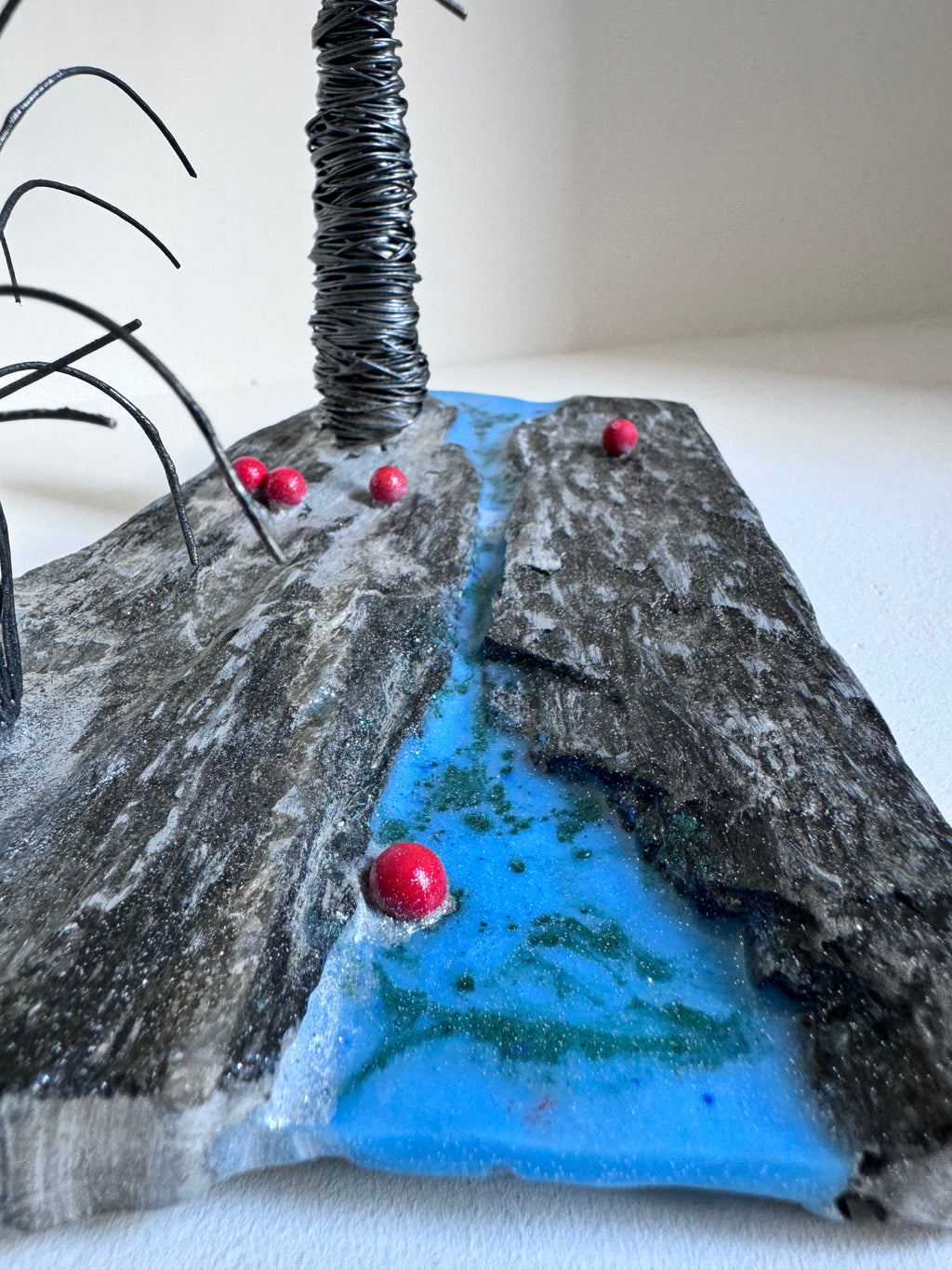 Le Pommier Rouge et son Ruisseau