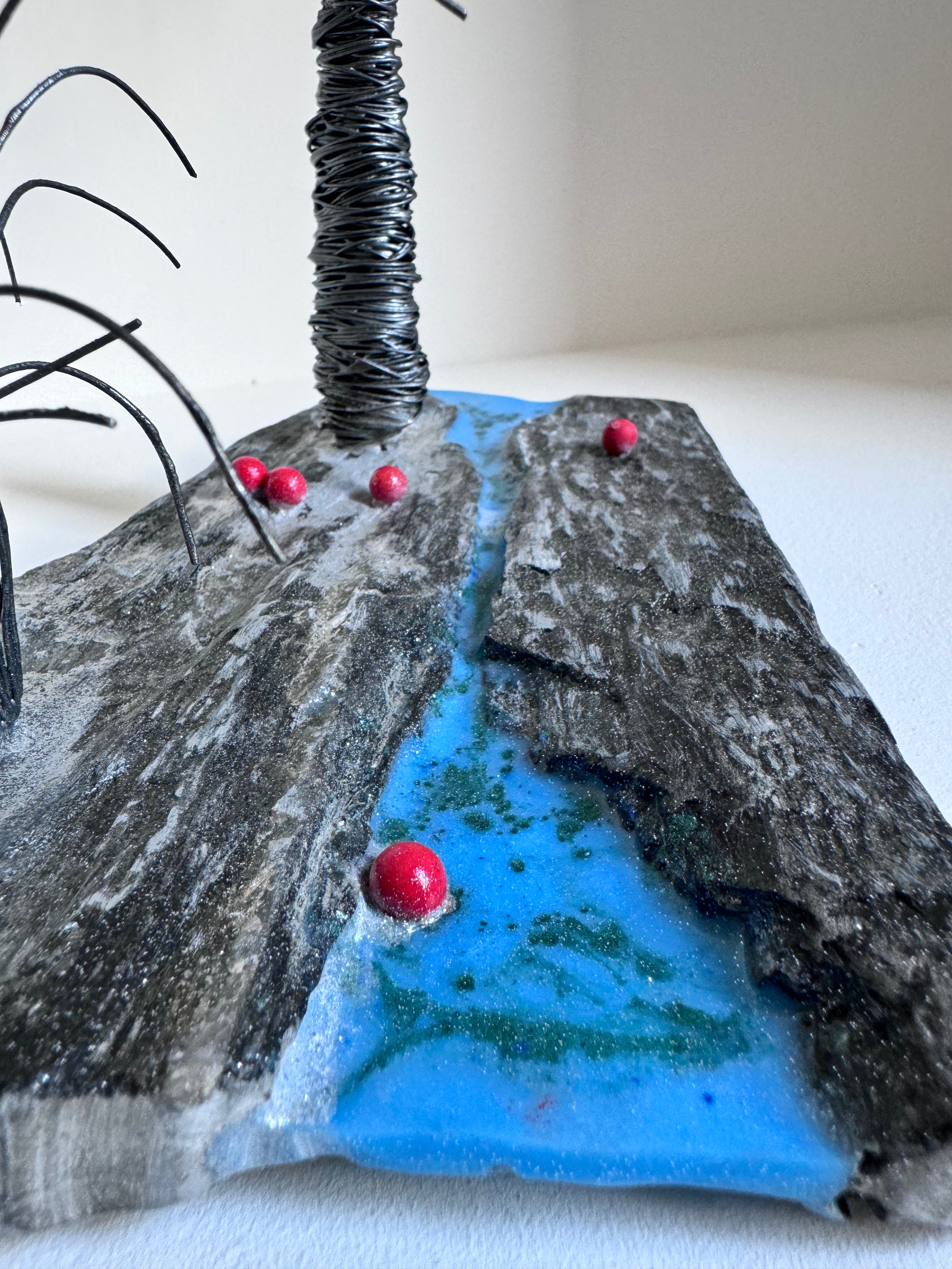 Le Pommier Rouge et son Ruisseau